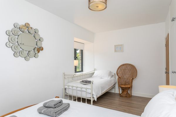 2nd Bedroom, contains a kingsize and single